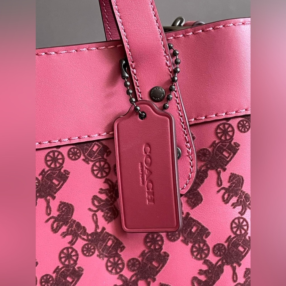 💰SOLD - C6612 - Coach Field Tote 40 with Horse and Carriage - Picture 4 of 11